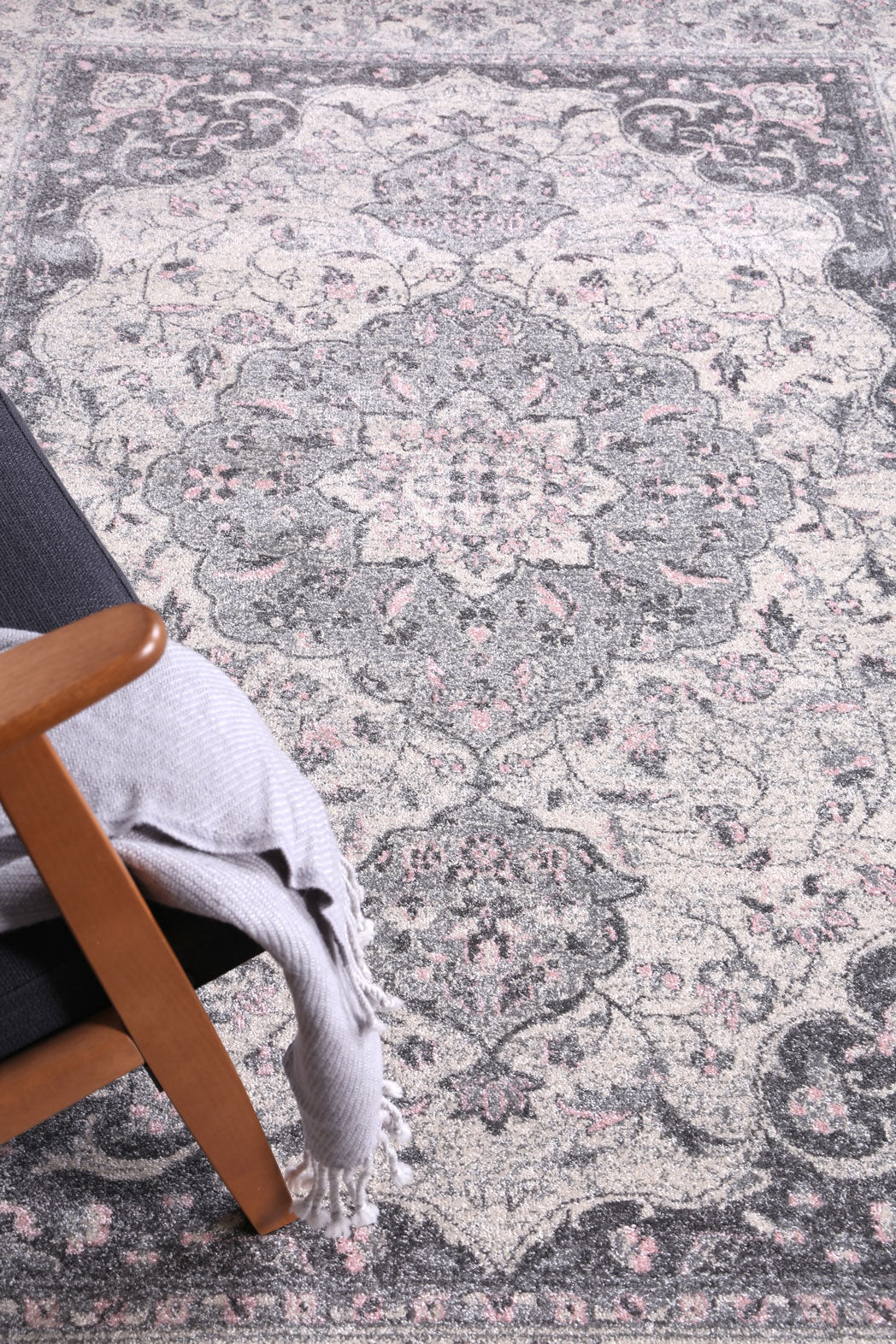 delicate-deli7 200x290 - TRENDZ