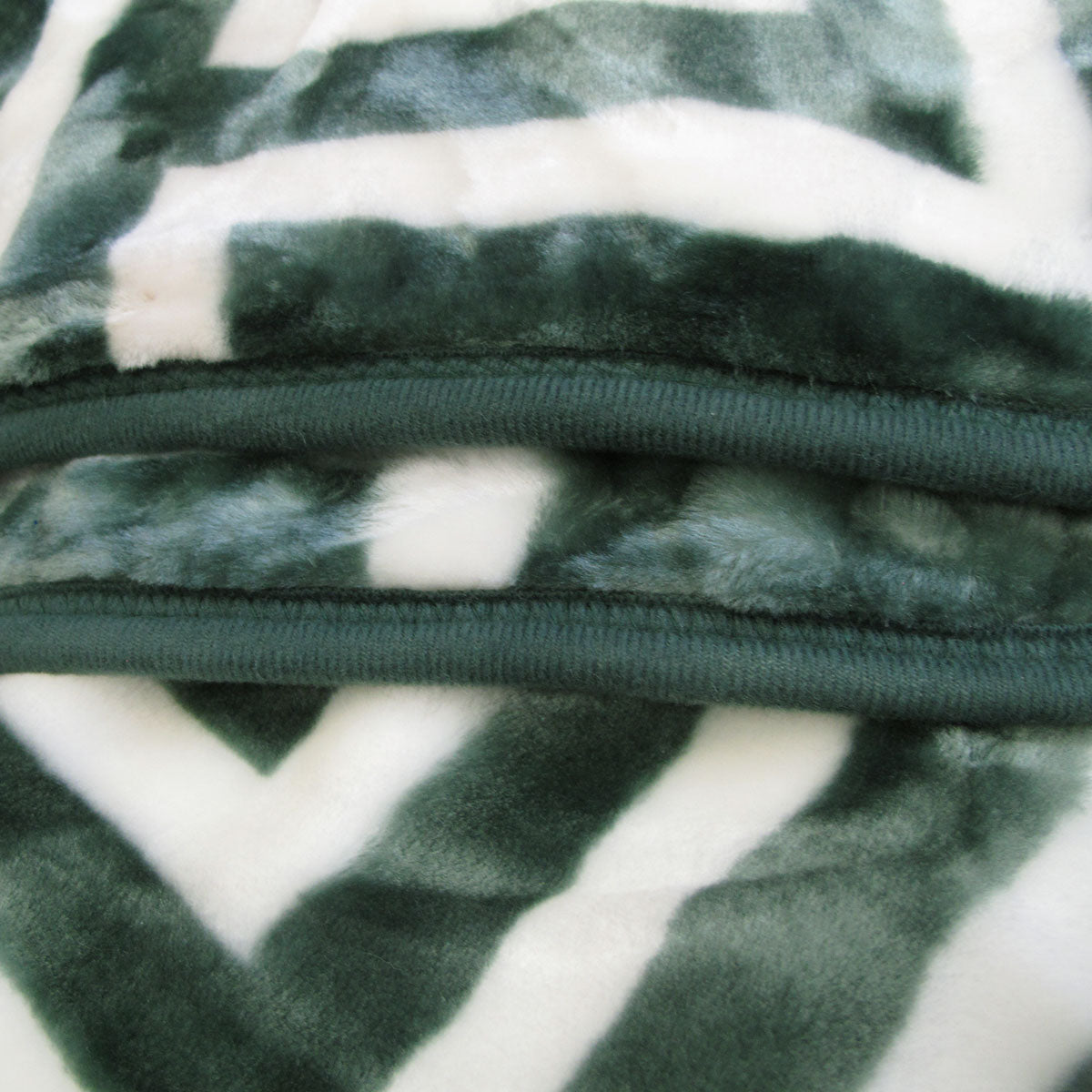 Bloomington 800GSM Greek Key Green Winter Premium Quality 1 Ply Mink Blanket King - TRENDZ